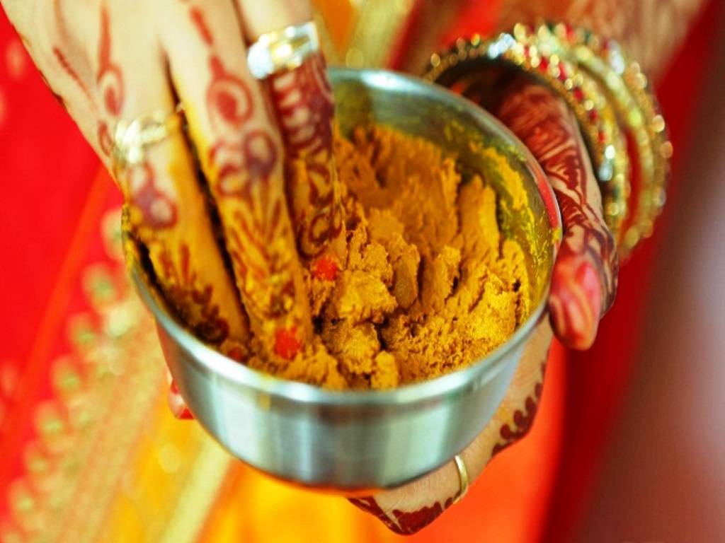 The use of yellow color is considered auspicious in Hindu rituals and tradition