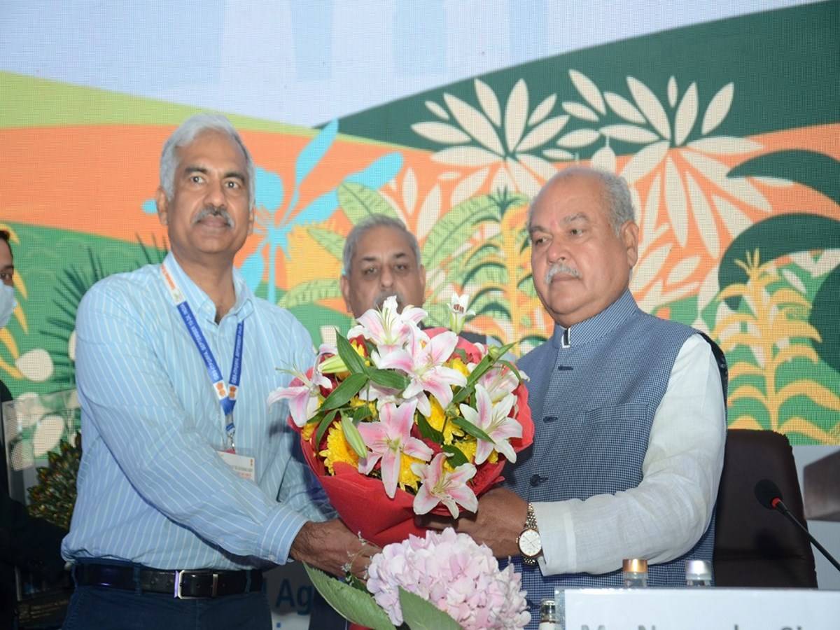 Manoj Ahuja Secretary, MoA&FW, welcomed the Union Minister for Agriculture & Farmers Welfare Narendra Singh Tomar at the 9th session of the Governing Body of ITPGRFA (Pic courtesy - AgriGoI Twitter)
