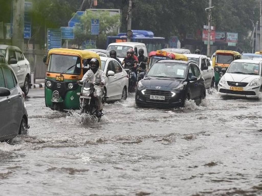 Lower tropospheric levels over the central and southern parts of Uttar Pradesh have cyclonic circulation.