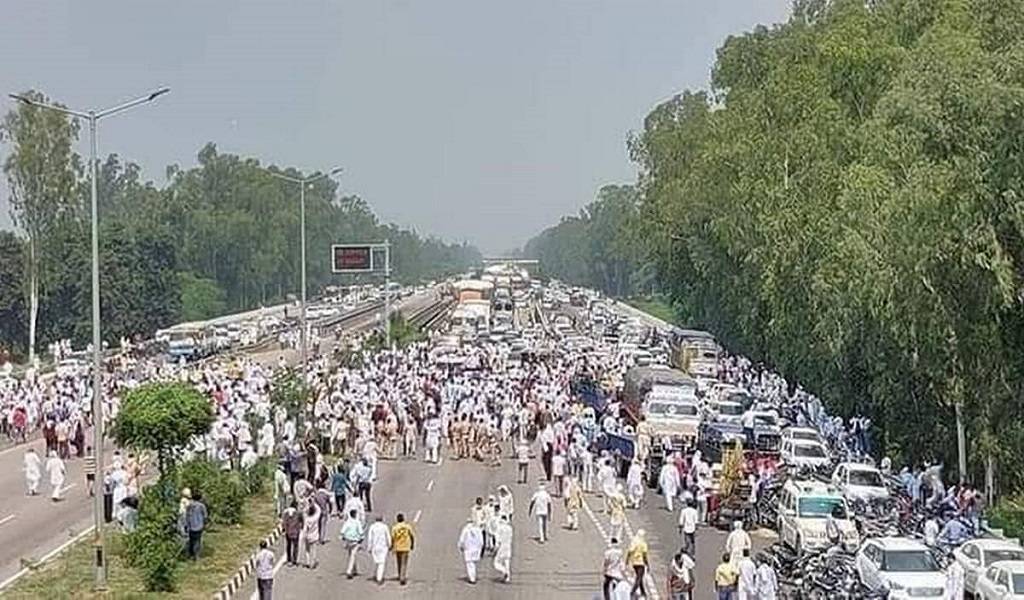 Haryana Farmers block National Highway 44