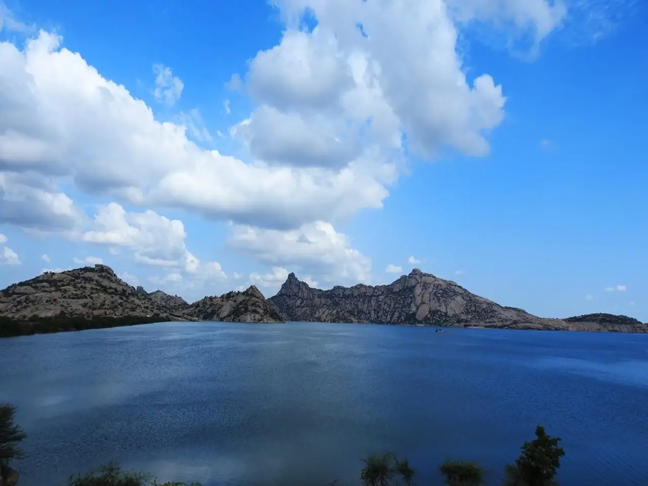 The wildlife sanctuaries in Jawai are renowned for hosting crocodiles, birds, and leopards.