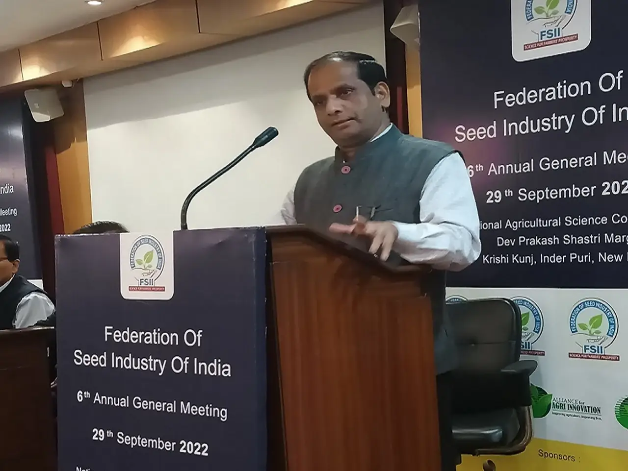 Dr. Himanshu Pathak, Secretary DARE & DG, ICAR was the chief guest of this event. (Photo Courtesy: Twitter FSII)