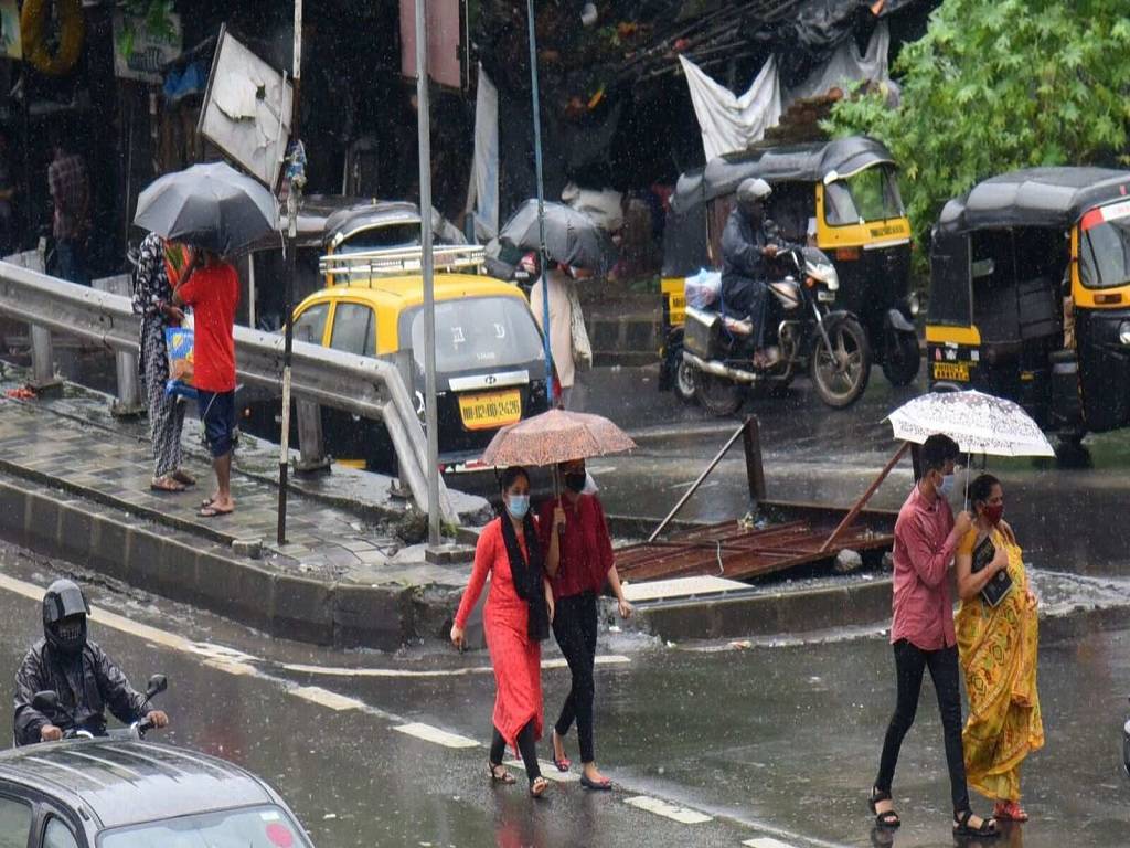 The fourth day of Durga Puja celebrations, Saptami, was also marred by torrential rain, which seemed to put a stop to the festive spirit.