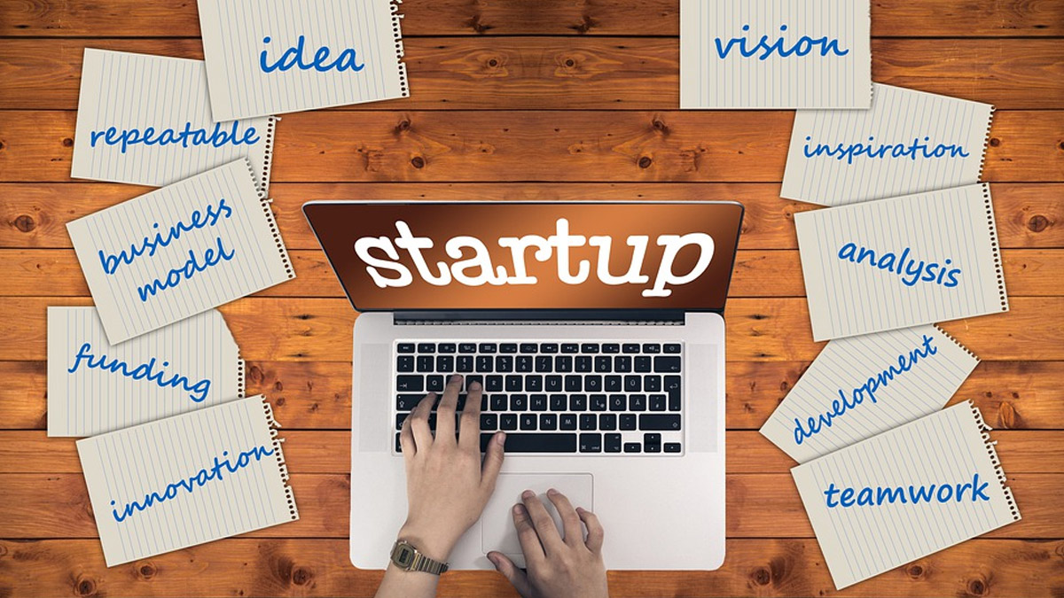 According to some estimates, funding for startups dramatically decreased, from $4.6 billion in January 2022 to $885 million in August.