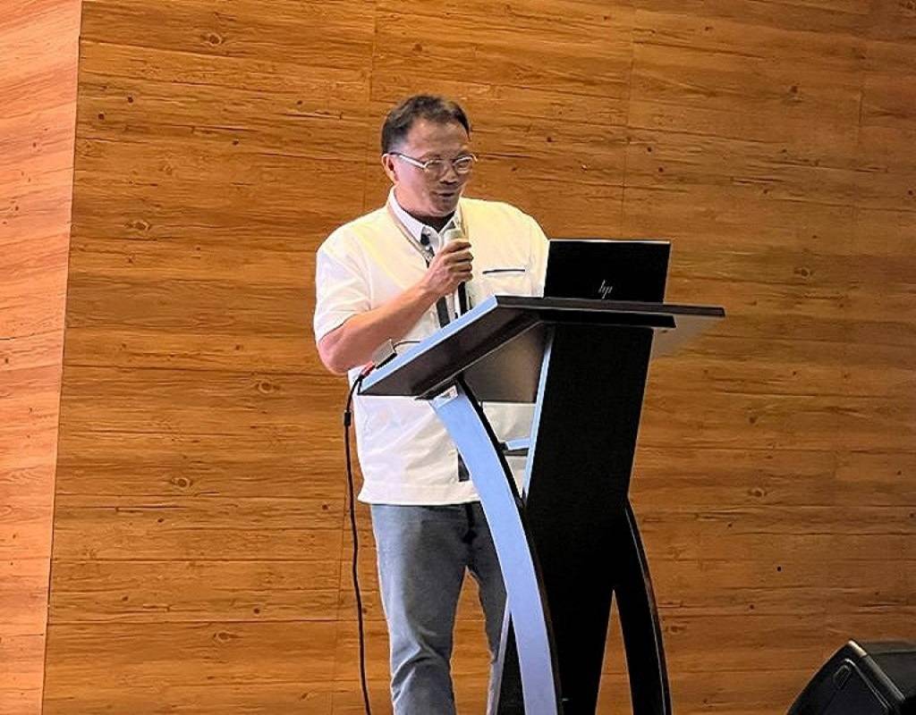 Dr. Oliver Manangkil, Chief Science Research Specialist, DA-PhilRice, gave an overview of Plant Breeding and Biotechnology Division during the 16th Pan-Asia Farmers' Exchange Program