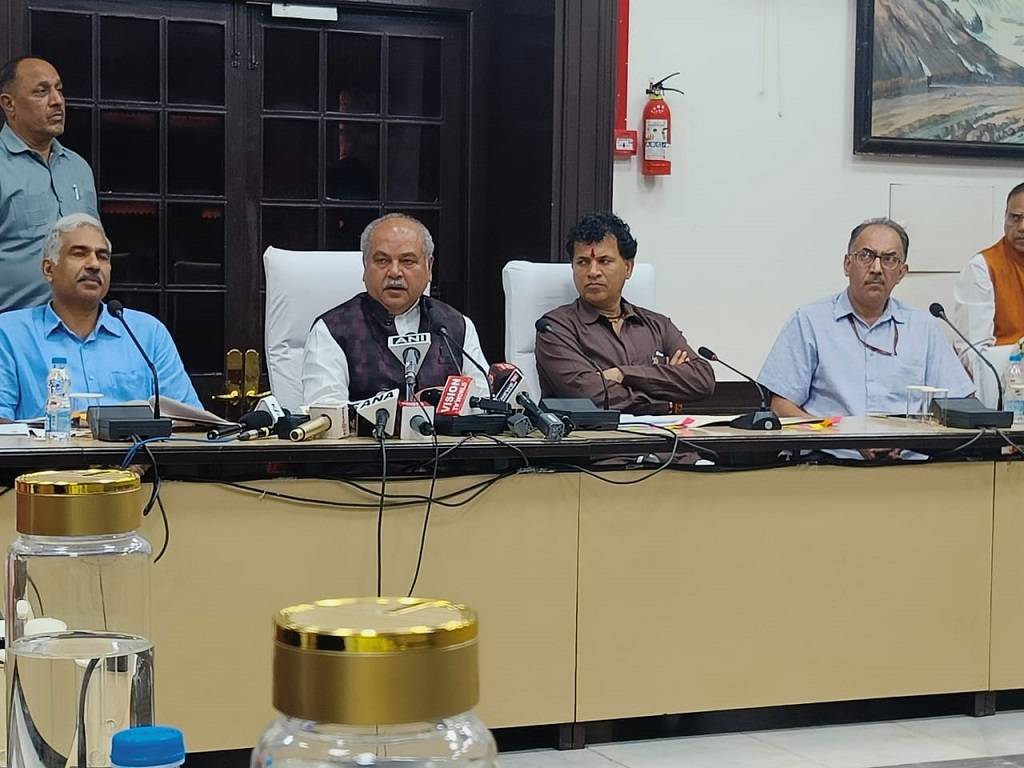 (L-R) Manoj Ahuja, Secretary, Ministry of Agriculture & Farmers Welfare; Union Minister Narendra Singh Tomar; Minister of State for Agriculture and Farmers' Welfare, Kailash Chaudhary and Abhilaksh Likhi, Additional Secretary Ministry of Agriculture & Farmers Welfare, at the press conference today.