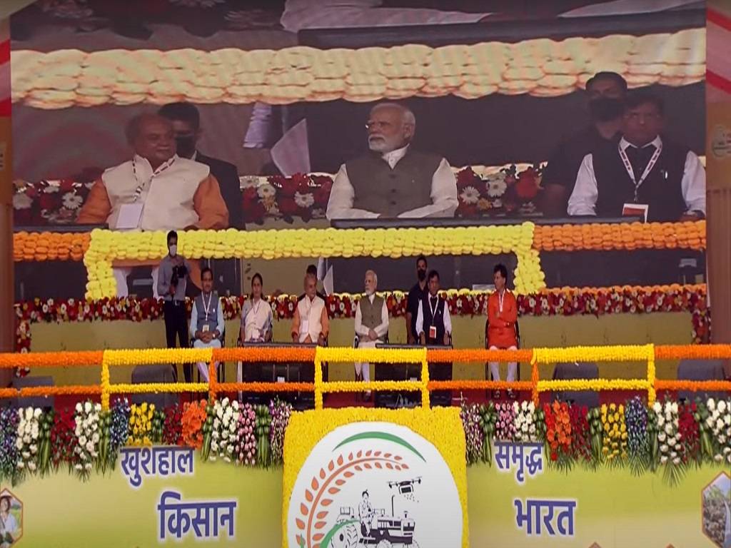 Prime Minister Narendra Modi, Minister of Agriculture and Farmers Welfare Narendra Singh Tomar , Agriculture Minister of State Kailash Choudhary along with other ministers at the event