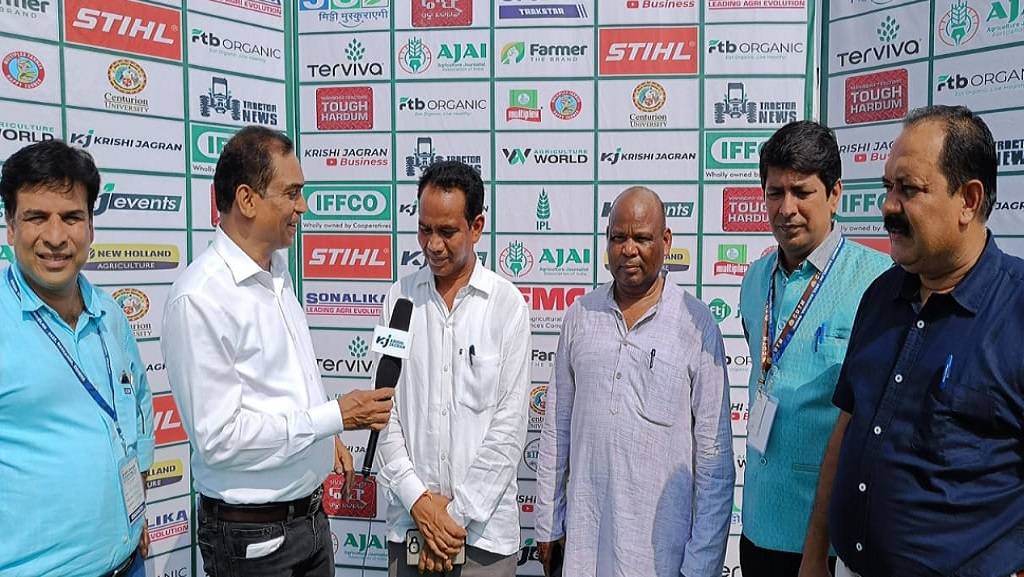 MC Dominic, Editor-in-chief of Krishi Jagran &Agriculture World taking interview of Minister Jagannath Saraka at the Krishi Unnati Sammelan