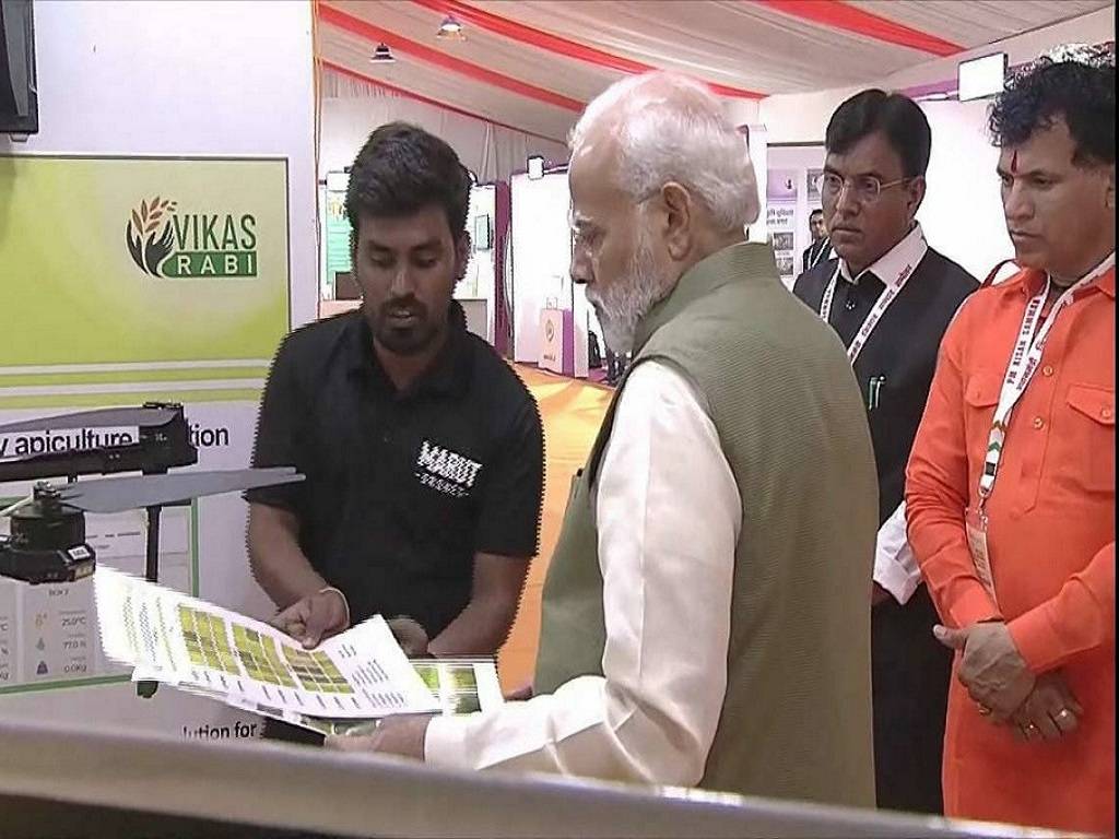 The Marut Drones team demonstrated their Agri Multi utility drone platform AG 365 and interacted with Prime Minister Narendra Modi in PM Kisan Sammelan