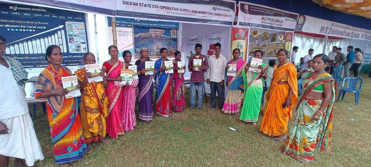 Female farmers pose with Agriculture World Oriya magazine at the event