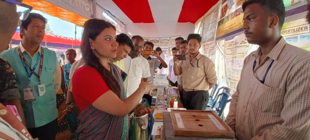 Swadha Dev Singh exploring the exhibition and visiting the stalls of agri businesses showcasing their work