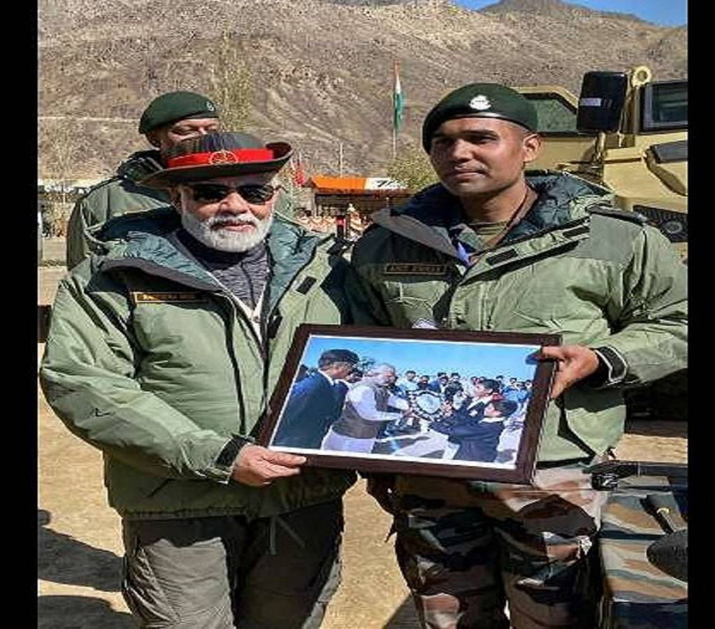 On Monday, October 24, at the Diwali holiday celebrations in Kargil with military personnel, Prime Minister Narendra Modi was joined by Major Amit. (courtesy: Twitter)