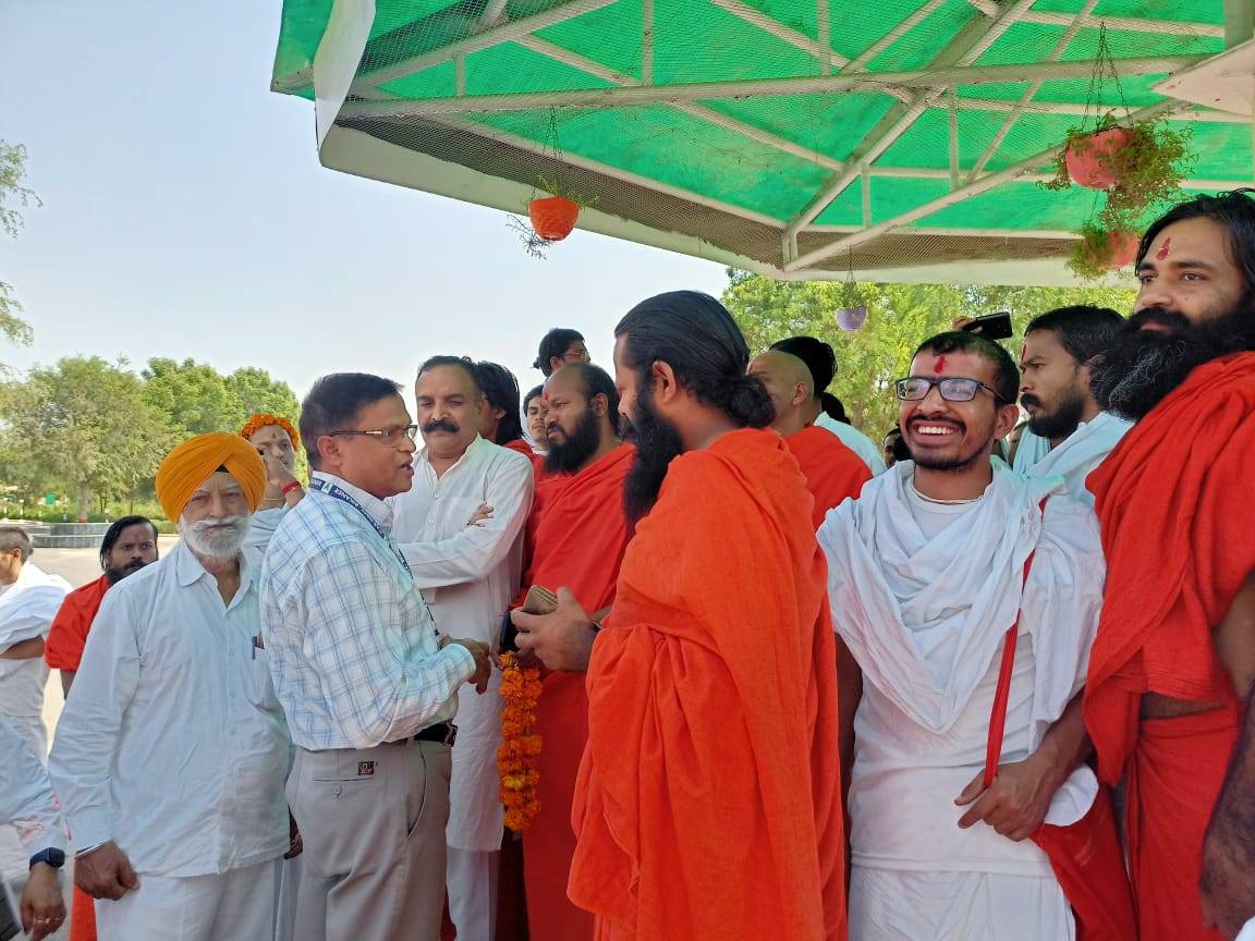 Patanjali team interacting with people