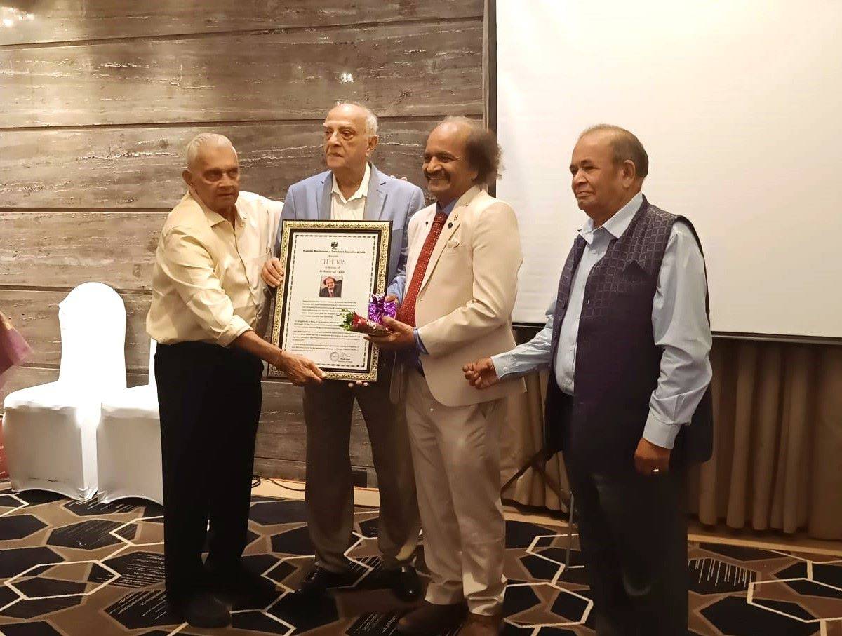 Professor Dr. G D Yadav while receiving the award at 54th Annual General Meeting of PMFAI