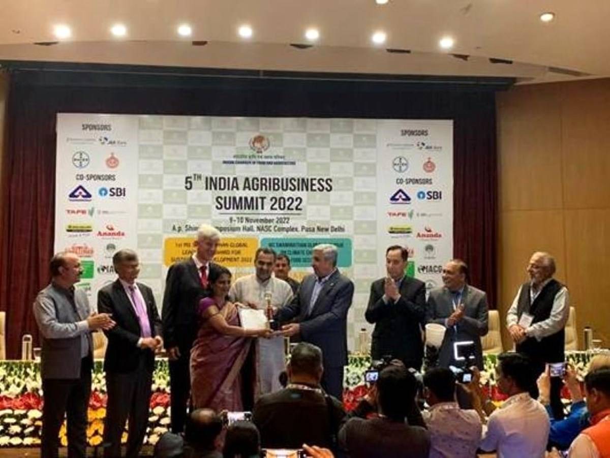 Dr. Suvarna Chandrappagari, IFS, Chief Executive NFDB, was presented with the award in New Delhi by Dr. Sanjeev Kumar Balyan, MoS, Animal Husbandry & Dairying, and Dr. Ramesh Chand, Member, NITI Aayog.