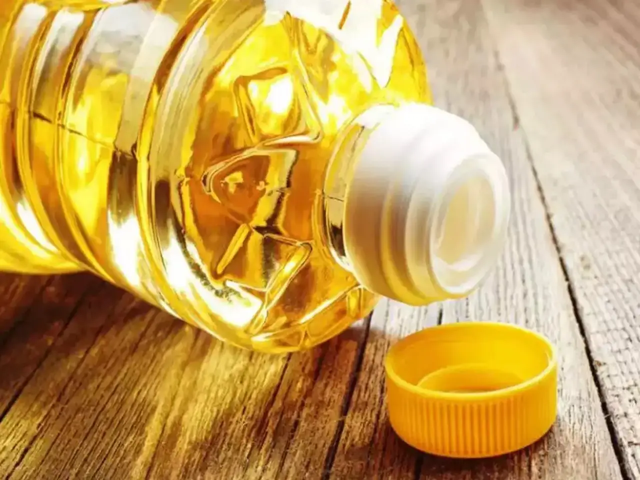 India consumption and imports jump to  131.3 lakh tonnes of edible oils in the 2020-21 oil year for in the previous year.