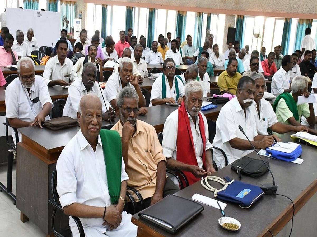 Farmers taking part in the grievance meeting in Dindigul on Friday.