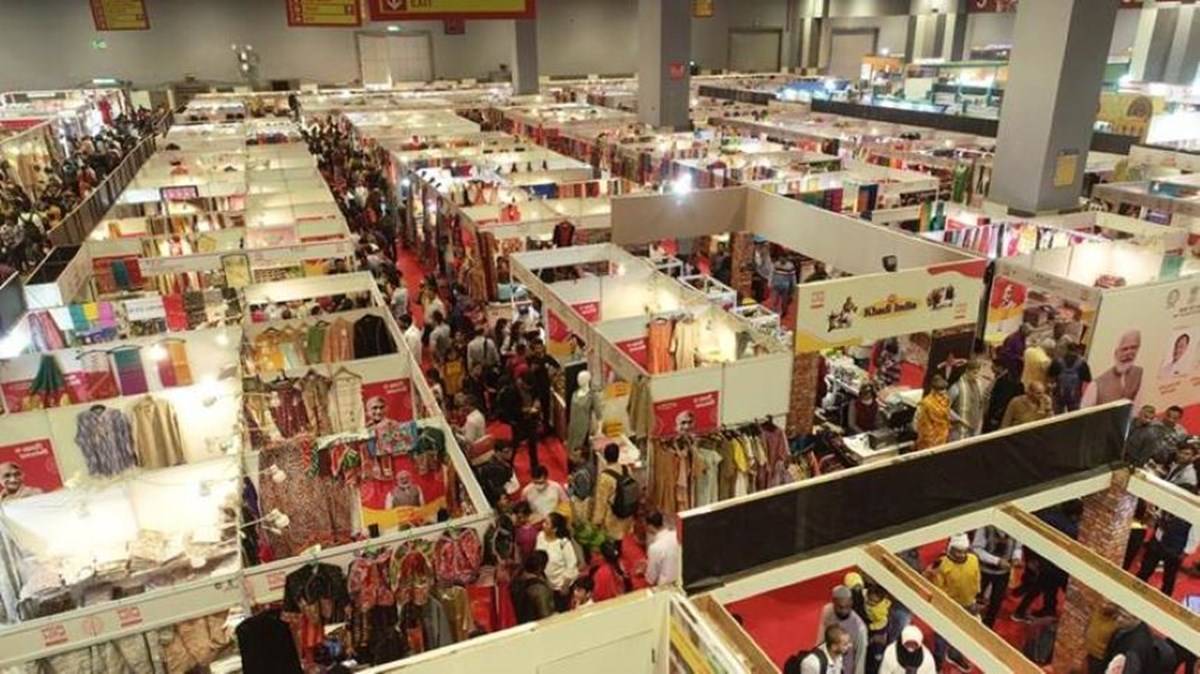 Khadi artisans/entrepreneurs participated in a big way in the trade fair with more than 200 stalls.