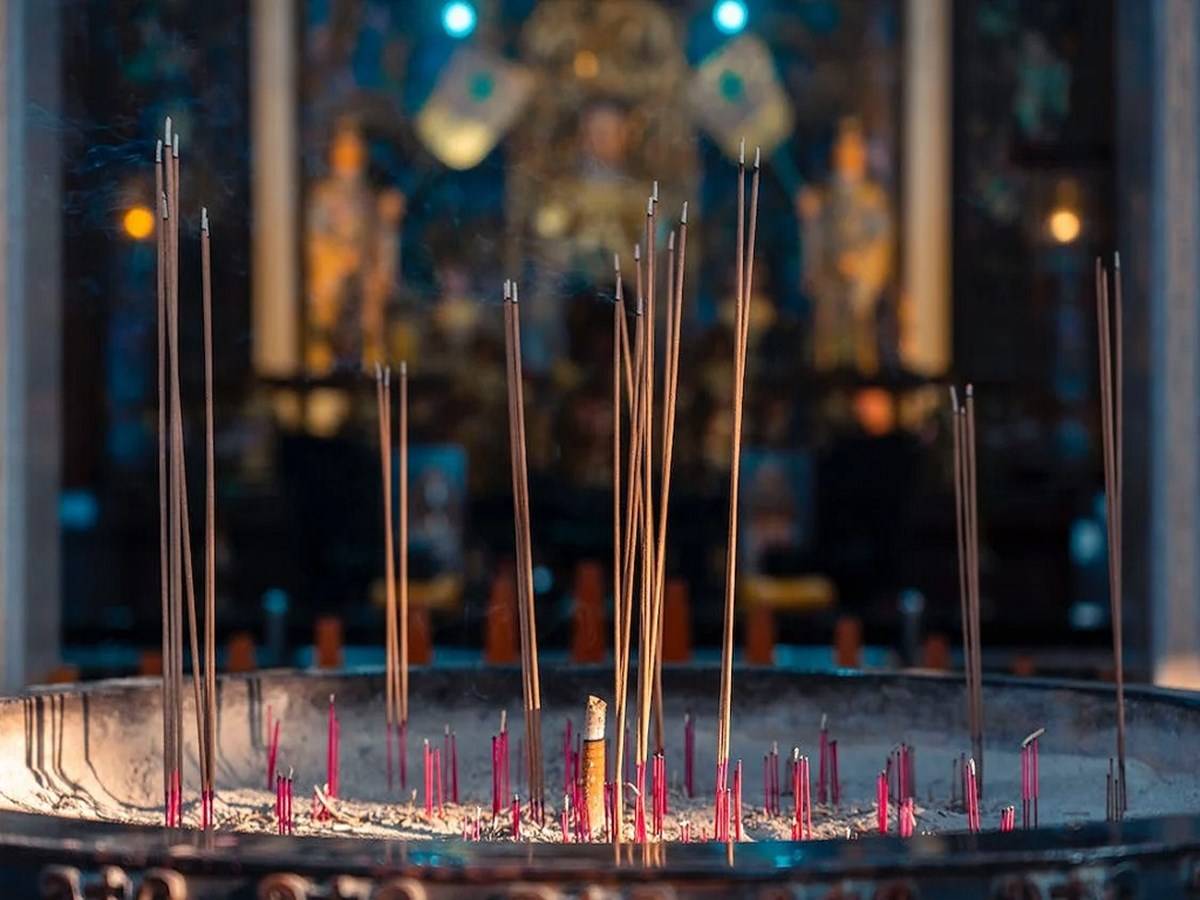 Typically plant-based, the fragrant components used to make incense might include a range of resins, barks, seeds, roots, and flowers.
