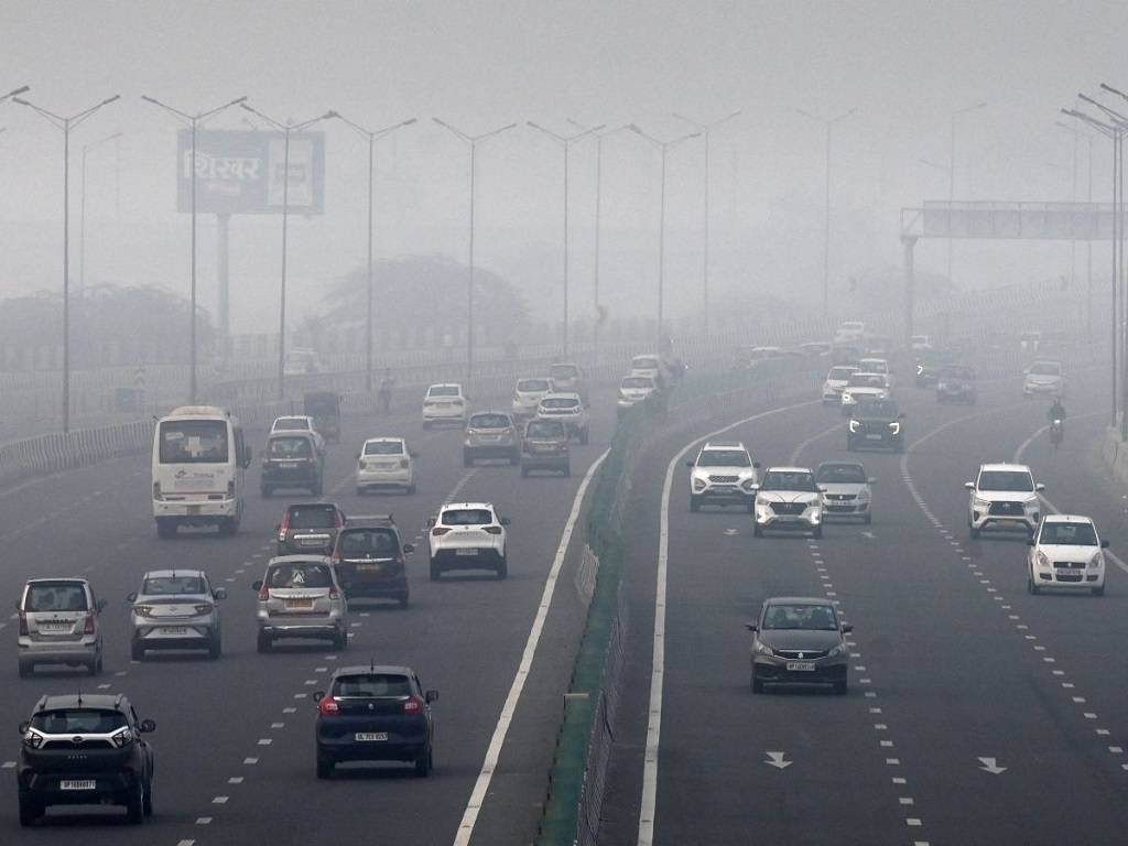 AQI jumps to 407, Delhi Govt. Bans Diesel cars and Construction Activities Again