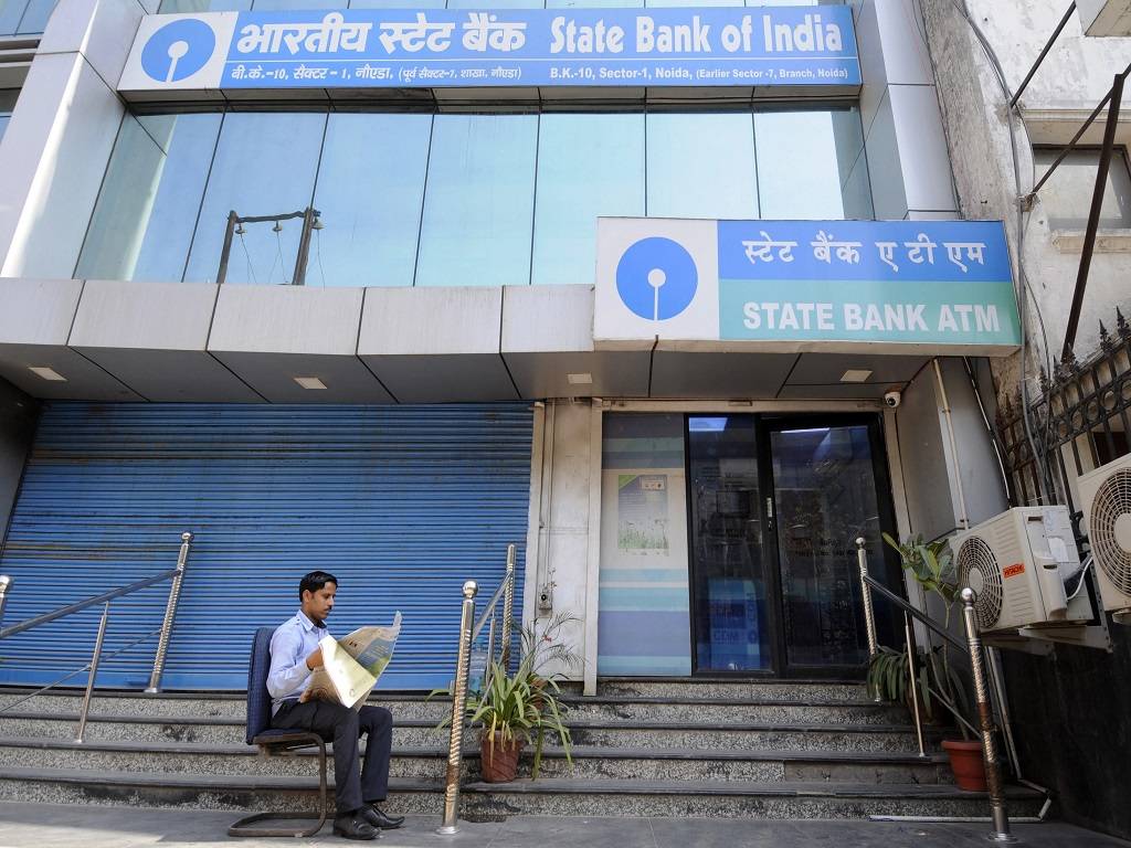 The average annual income for a State Bank of India Branch Manager in India is 12.8 lakhs, with salaries ranging from 8.0 lakhs to 19.3 lakhs