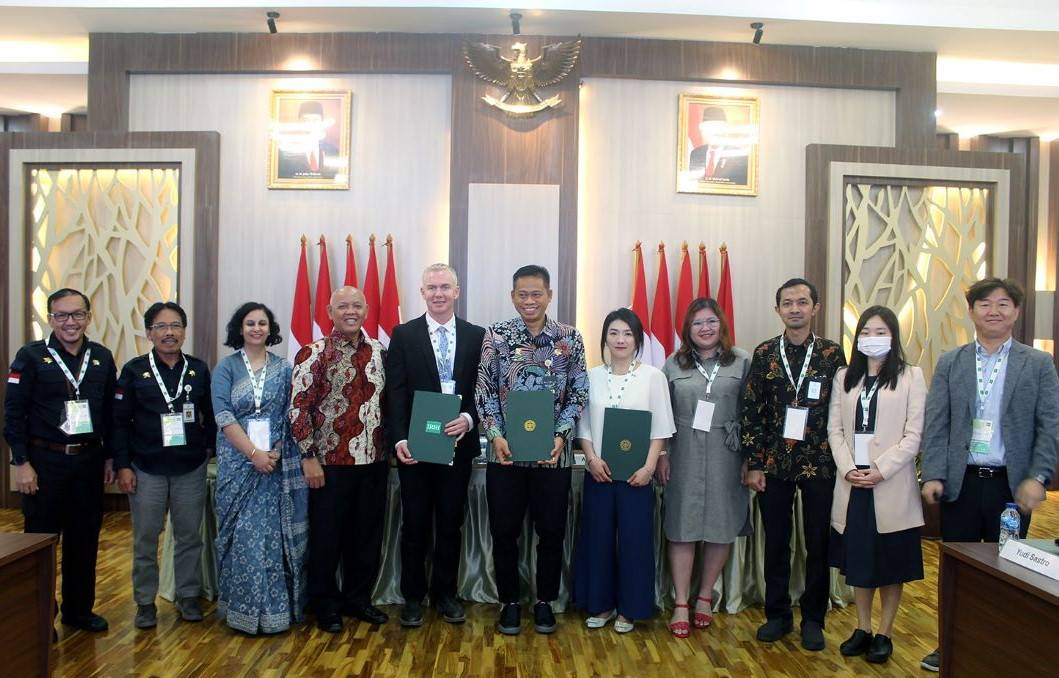 IRRI bekerja sama dengan pemerintah Indonesia untuk membantu petani padi membuat keputusan berbasis sains