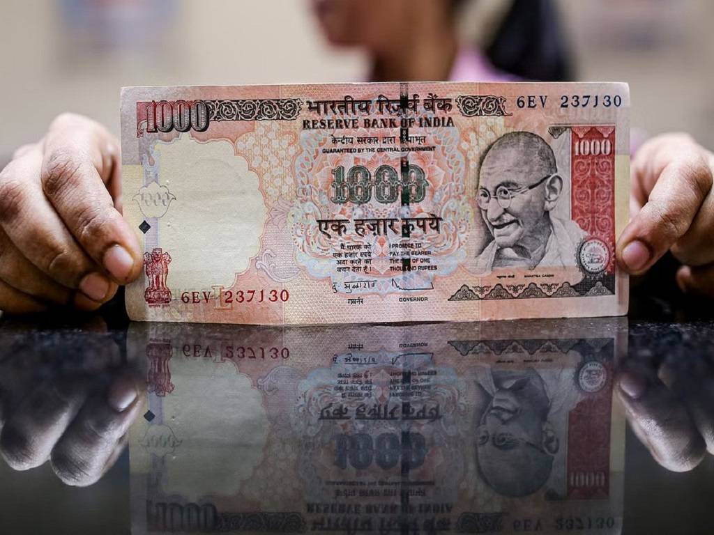 The rumors that the Rs. 1000 notes would return on January 1 are incorrect