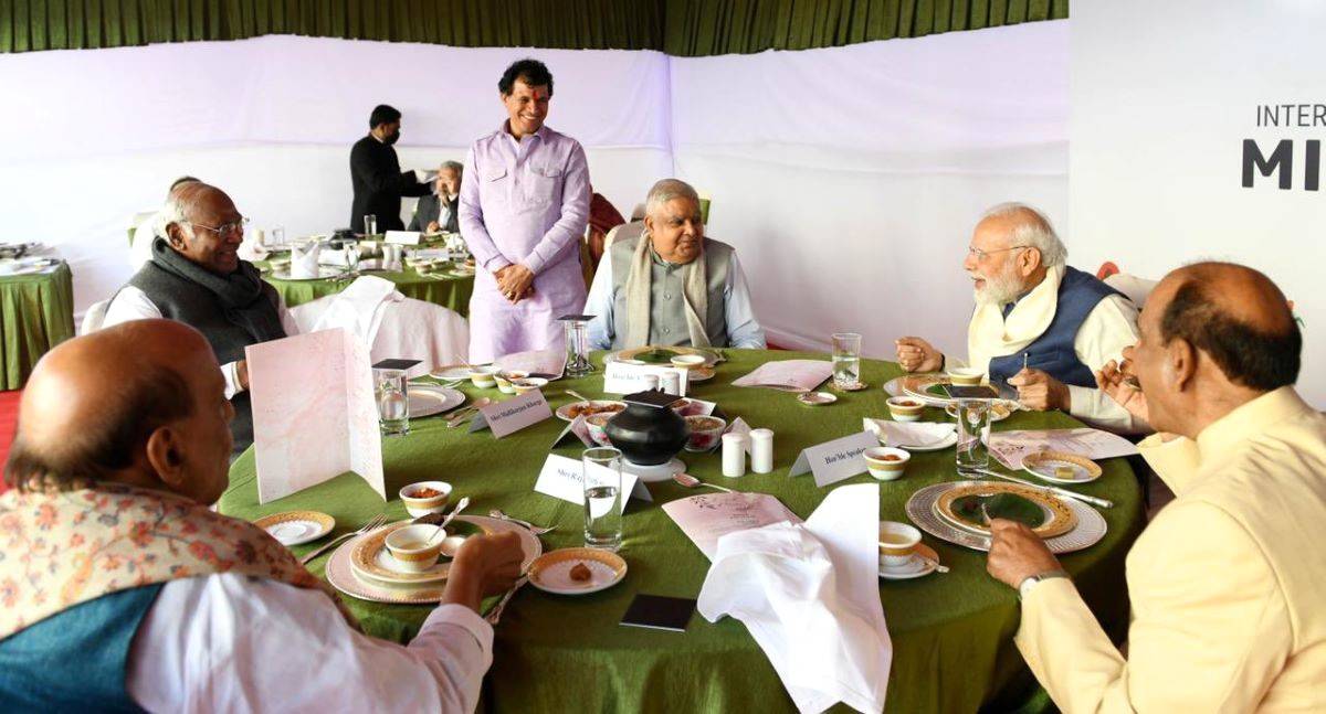 Lunch delicacies included millet-based Khichdi, Ragi Dosa, Ragi Roti, Jowar Roti, Haldi Sabji, Bajra, and Churma.