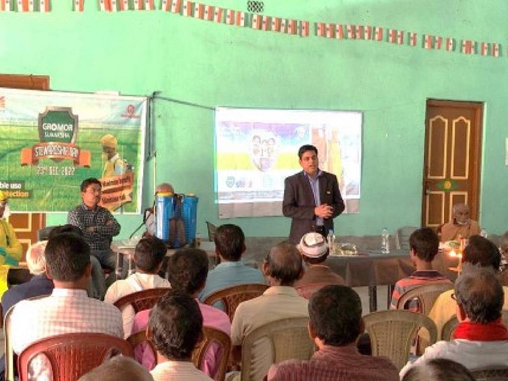 Coromandel Team on ground one on one with farmers on safe use of agro-chemicals