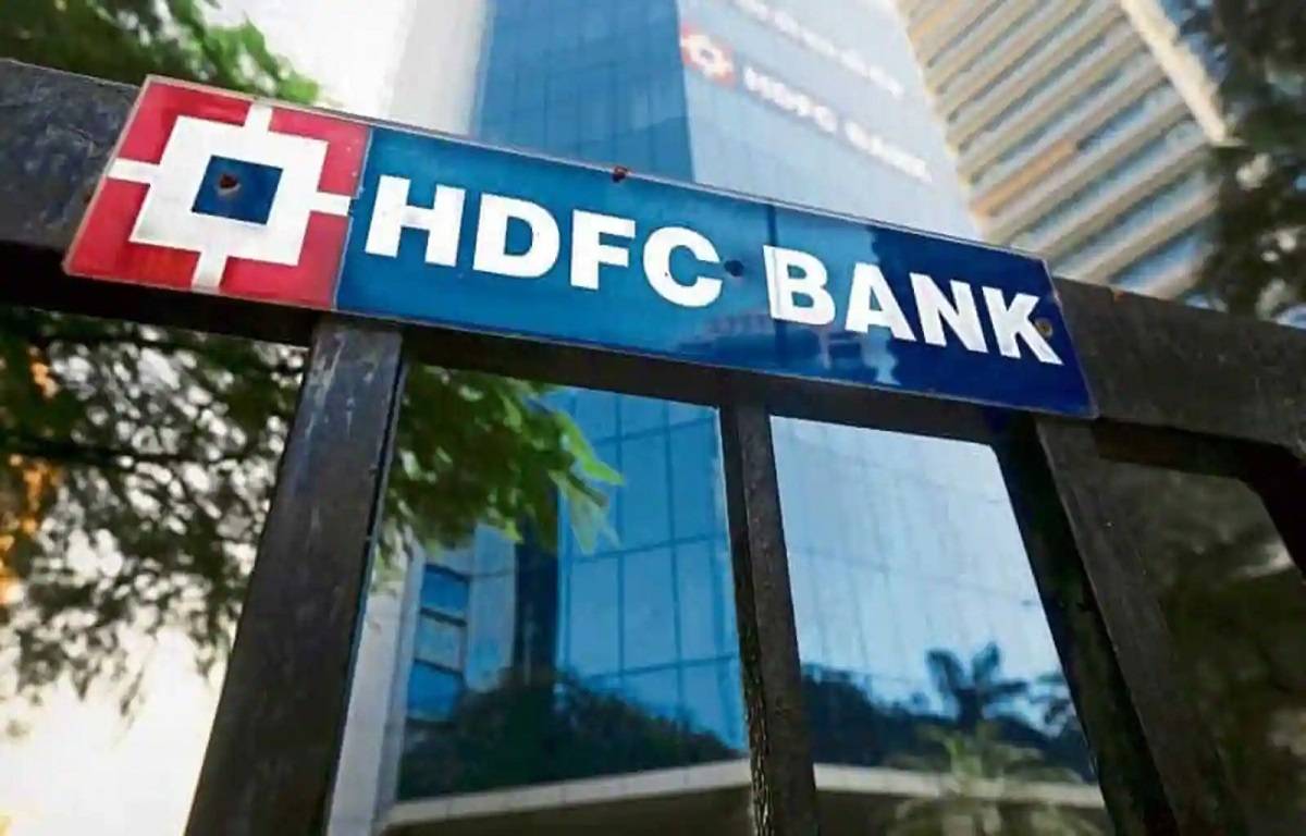 HDFC Bank offers an interest rate of 5.75% on deposits that mature in 61 to 89 days and an interest rate of 5.50% on deposits that mature in 46 to 60 days