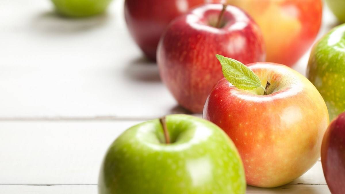 Red apples tend to be sweeter, while green apples are tart and have firmer flesh