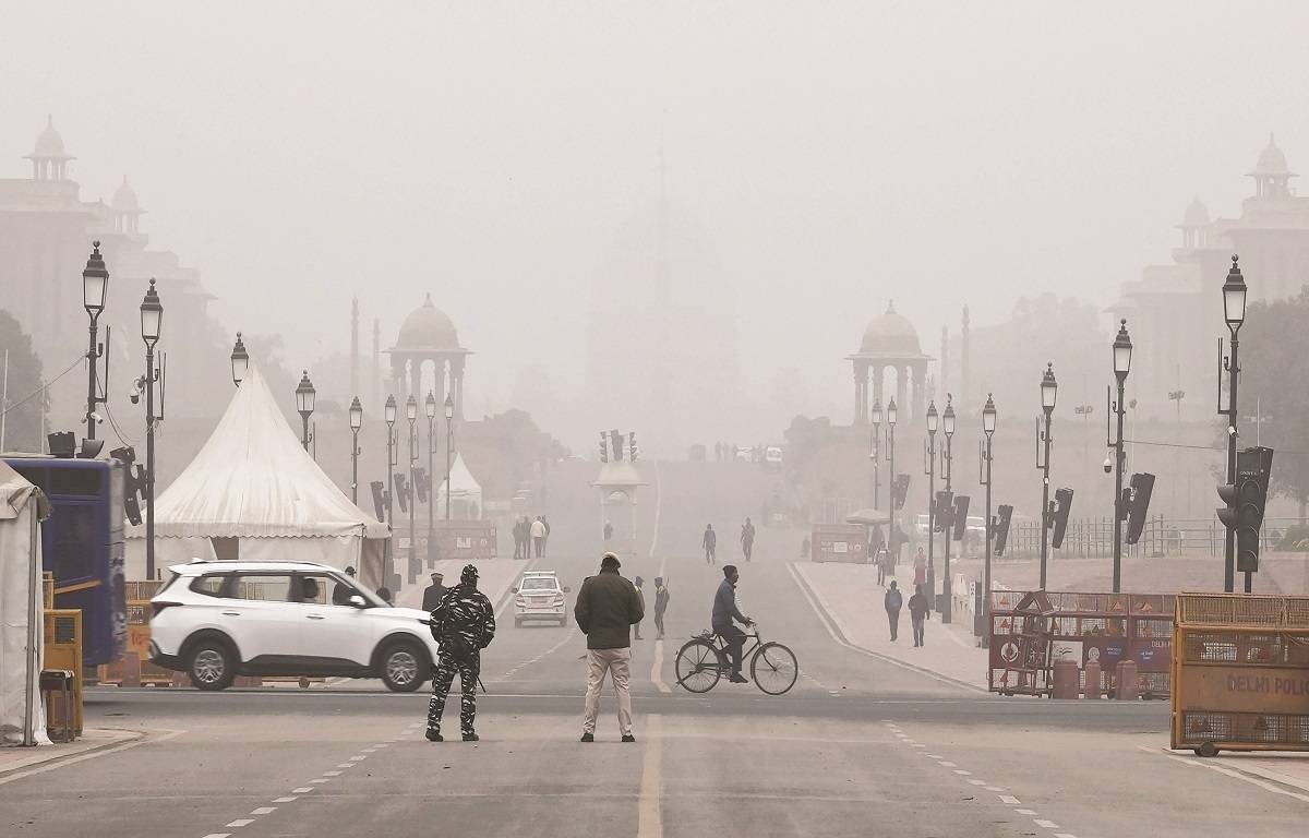 The Delhi airport issued a fog alarm and put limited visibility procedures in place.