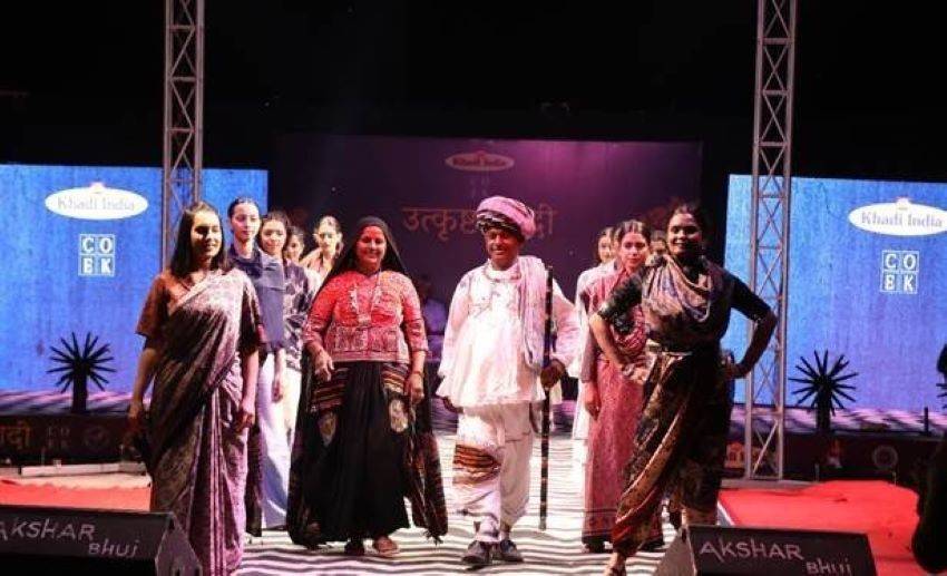 Khadi Fashion Show was the first of its kind in the Rann of Kutch with the goal of popularizing Khadi among the youth