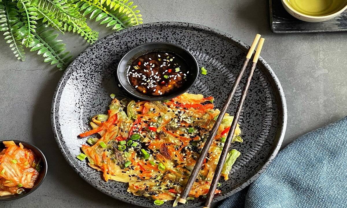 Yachaejeon is a delicious and healthy savoury breakfast pancake made with oat flour that is stuffed with vegetables for a distinctive flavour explosion.