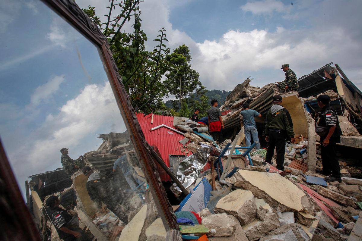 Indonesia was struck by an earthquake of 6.3 magnitude on Friday