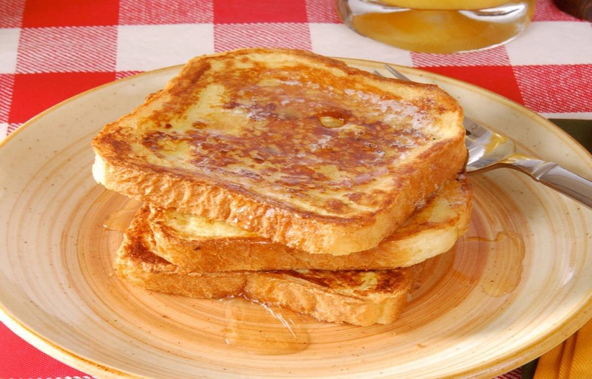 Buttermilk and bread toast