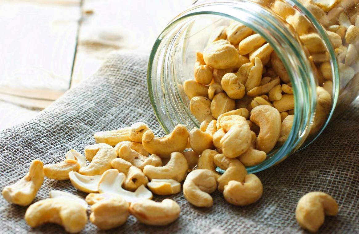 SEZs and EoU units are not permitted to sell imported cashew kernels in the domestic tariff area