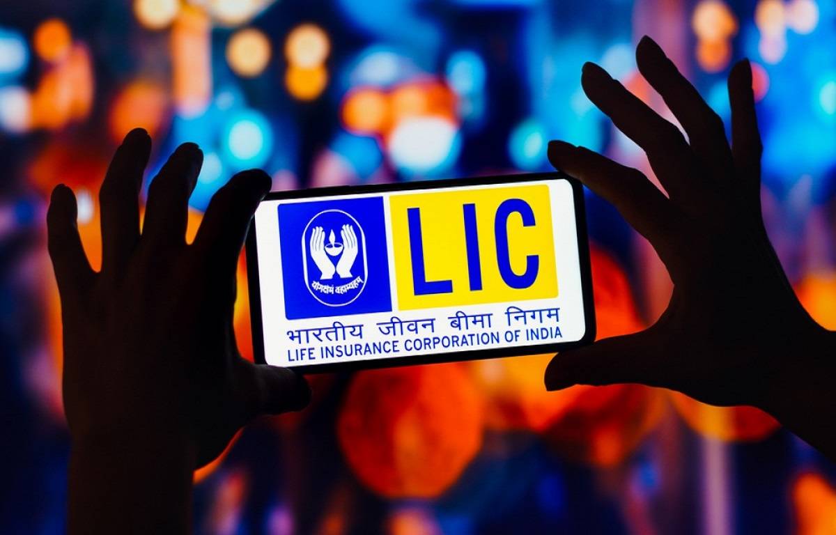 The Life Insurance Company of India (LIC) offers the Dhan Rekha term assurance plan with Minimum Assured Sum of Rs. 1,00,000