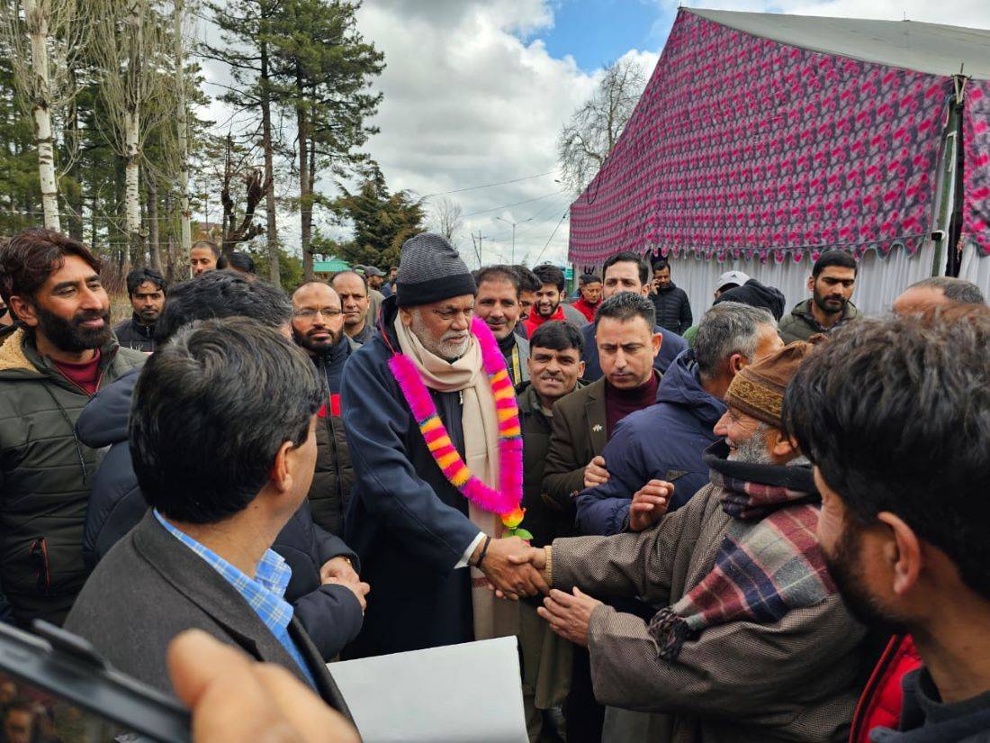 Parshotam Rupala Visits Mini Aquarium Centre Under PMMSY at Tanmarg, Jammu & Kashmir