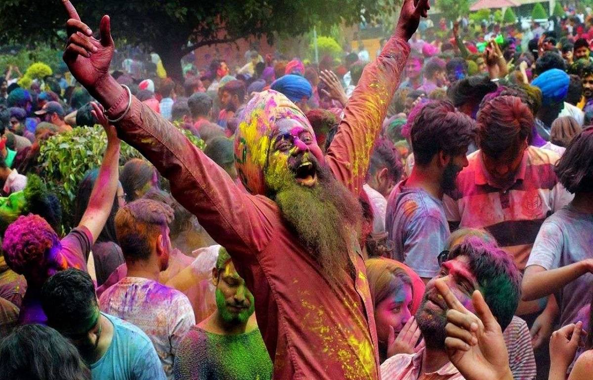 Holi, while an undisputed favourite for most, is very harsh on the skin