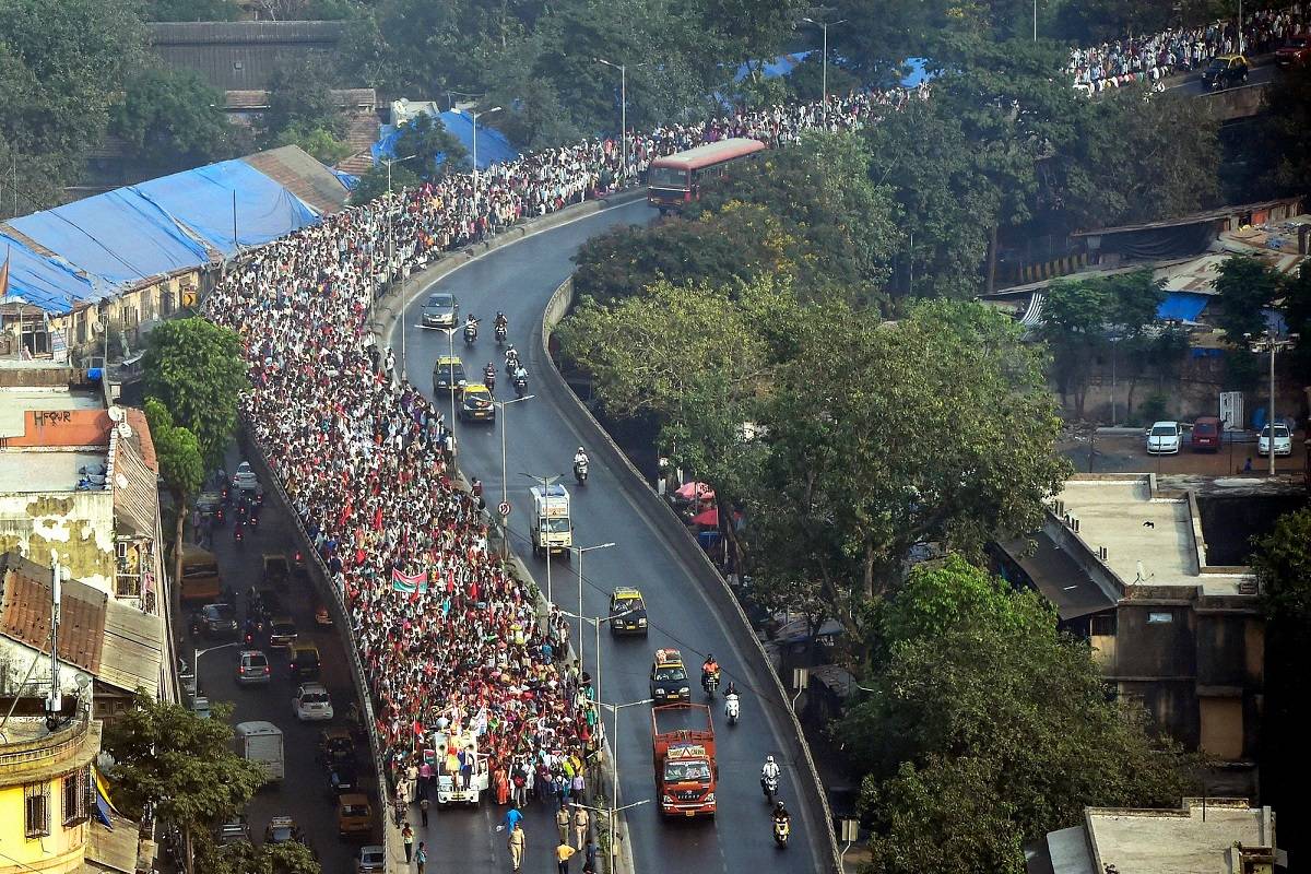 Thousands of Farmers joined the "long march" to Mumbai