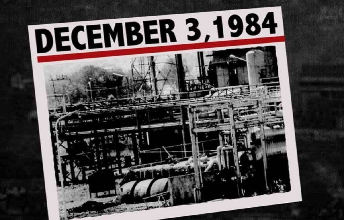 On the evening of December 2nd, 1984, a plant operator noticed a small leak of MIC and the increasing pressure inside the storage tank