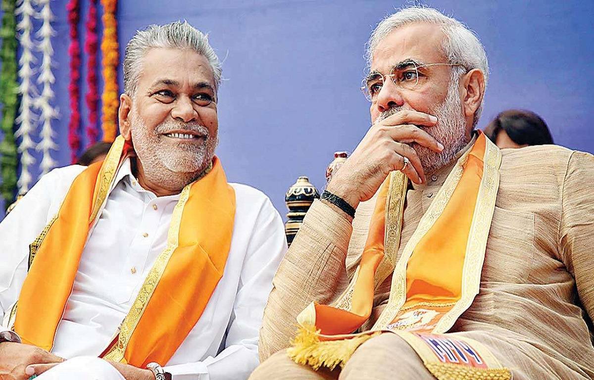Union Minister of Fisheries, Animal Husbandry, and Dairying, Parshottam Rupala with PM Modi