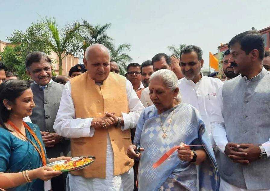 UP Governor- Anandiben Patel met with and praised skilled farmer women of Uttar Pradesh