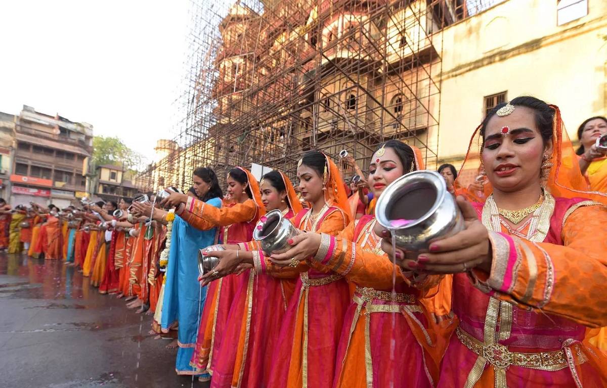 Send your loved ones wishes for joy, prosperity, good luck, health, and happiness this Gudi Padwa