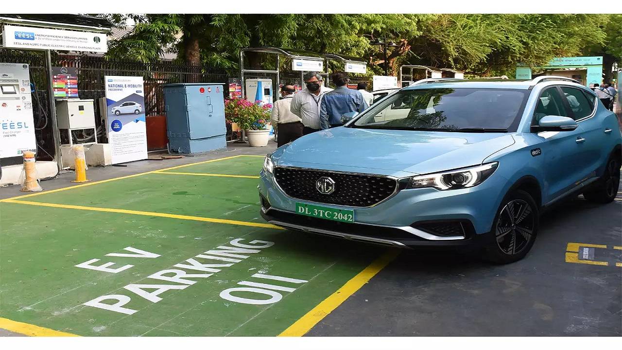 Officials said that the new policy will offer subsidies and free charging facilities, among other benefits, to all Delhi government employees who purchase EVs through Delhi Finance Corporation