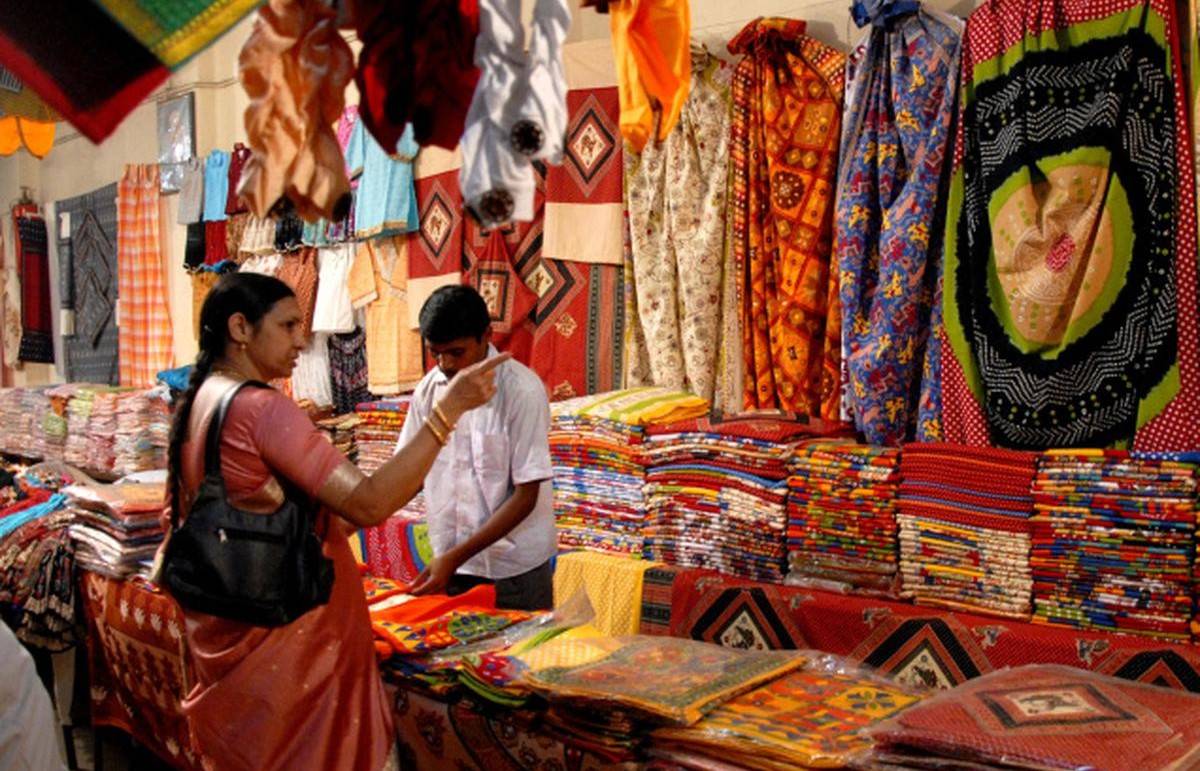Exquisite Handloom & Handicraft Exhibition from Tamil Nadu, Gujarat Showcased in Somnath and Dwarka