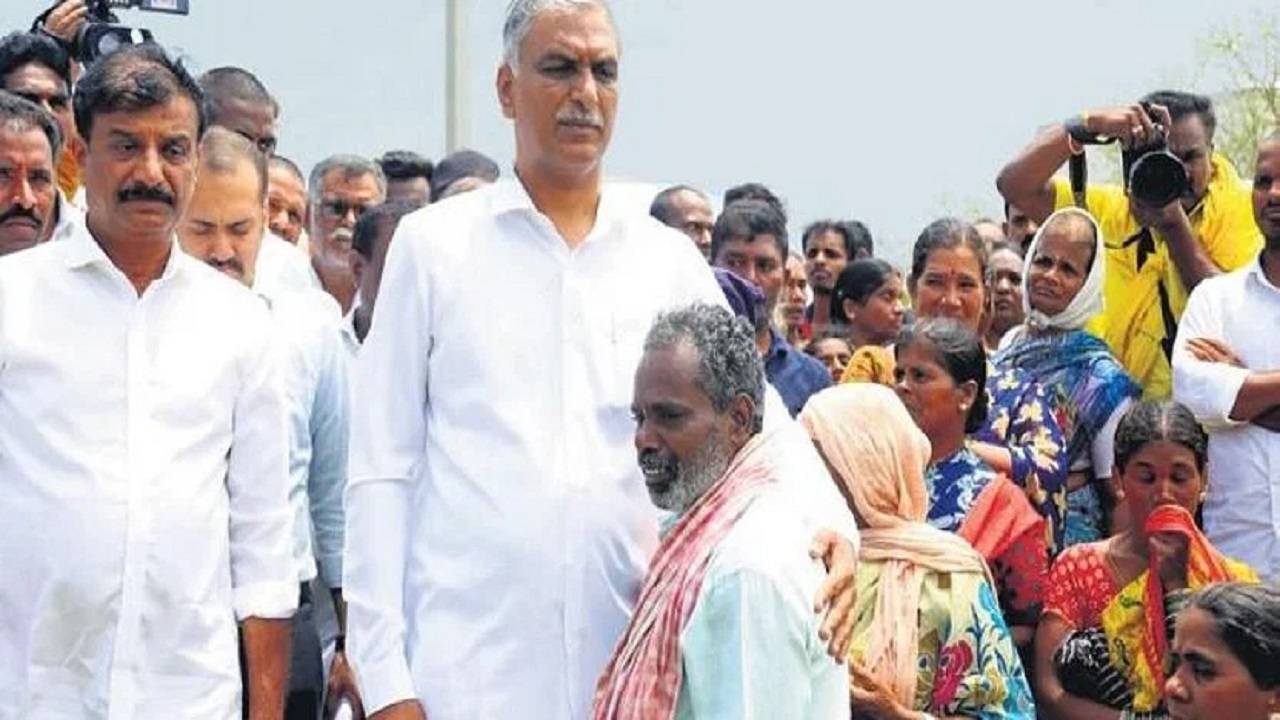 Finance Minister Harish Rao consoles a farmer who broke down while narrating the crop loss he suffered in Dubbaka constituency on Wednesday.