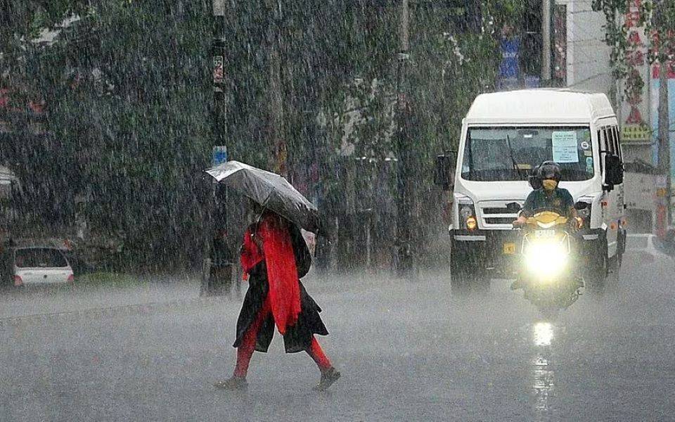 Severe Weather Alert: Heavy Rains to Persist in TN, Kerala & Andhra till May 1