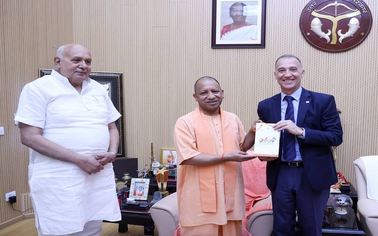 Dr Jean Balie, Director General of IRRI, met with the Chief Minister of Uttar Pradesh, Yogi Adityanath, and other high-ranking officials in a courtesy meeting.